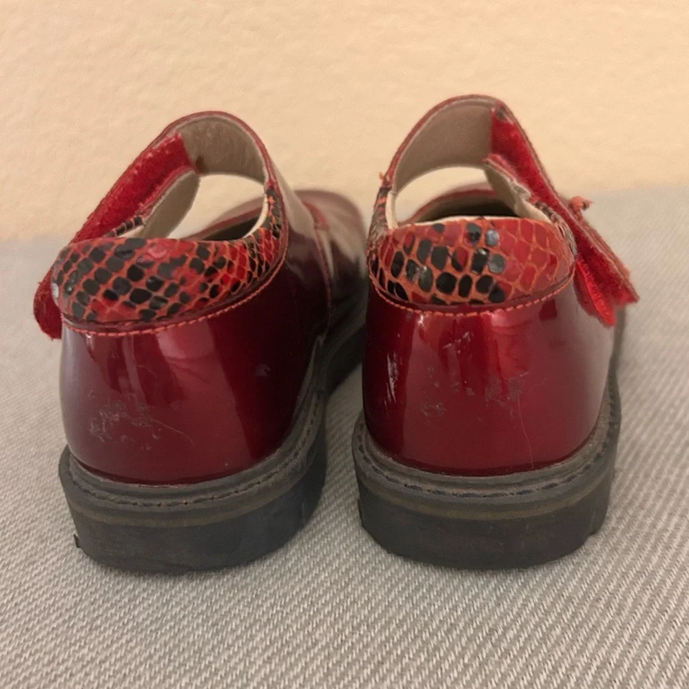 Elefanten Girls Red Patent Leather Mary Jane Shoes  Sz US 27 W (10 T)